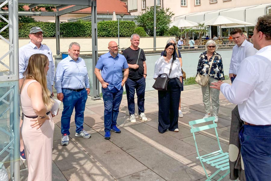 Mitglieder des BDS Ludwigsburg auf einem Stadtrundgang mit OB Dr. Matthias Knecht